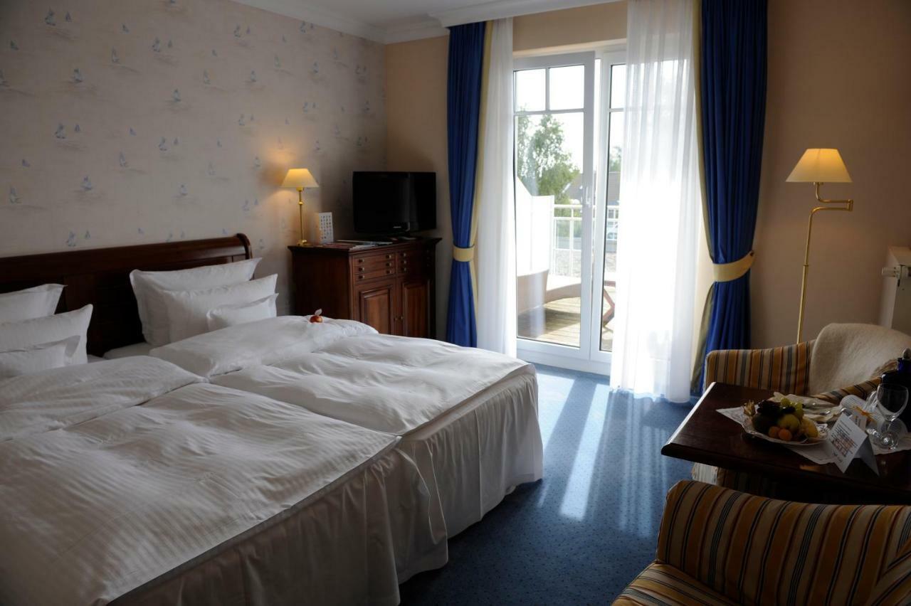 Double Room with Balcony (Bath or Shower)